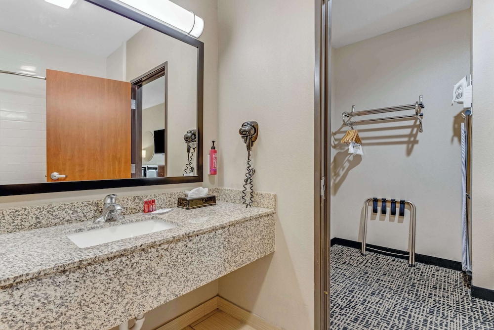 غرفة قياسية بسرير كينج، Surestay Plus By Best Western Owasso Tulsa North 6/7