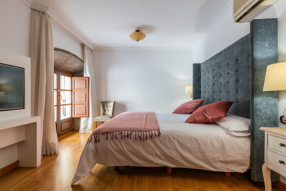 Casa Miraflores by Urban Living 10/36