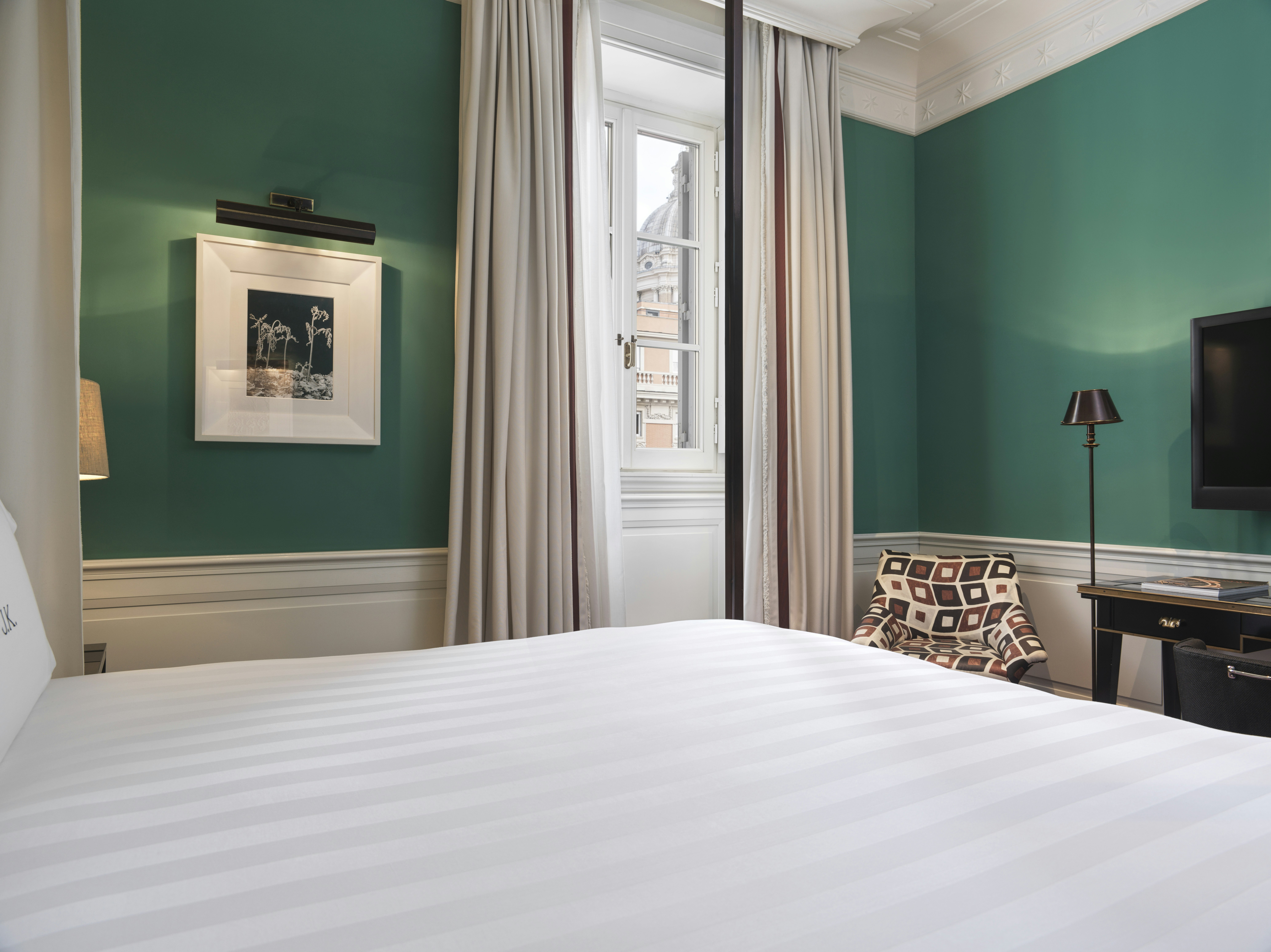 DELUXE, DOUBLE BED
