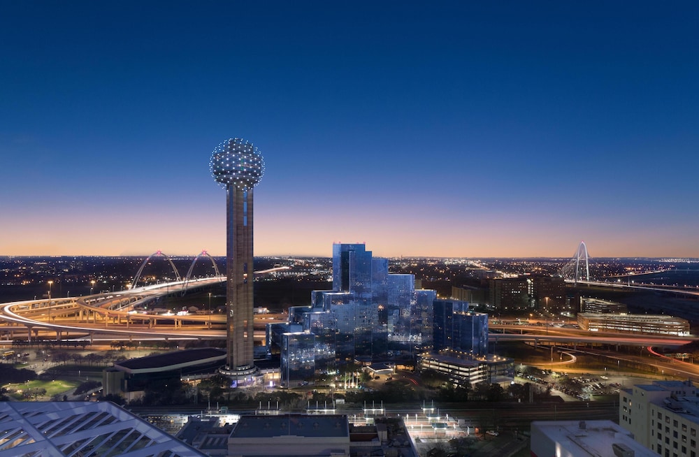 Hyatt Regency Dallas 74/78