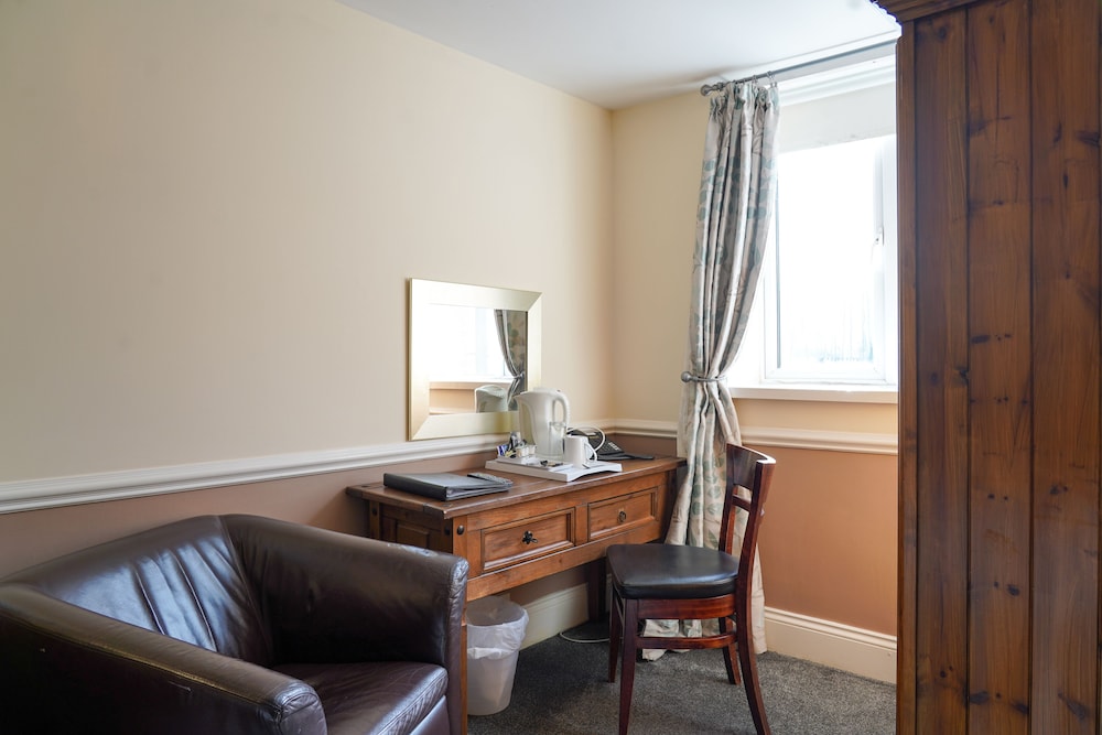 The Royal Hotel 38/54