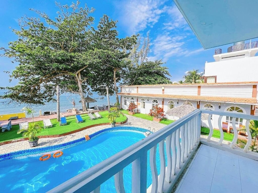Sand Beach Resort 38/50