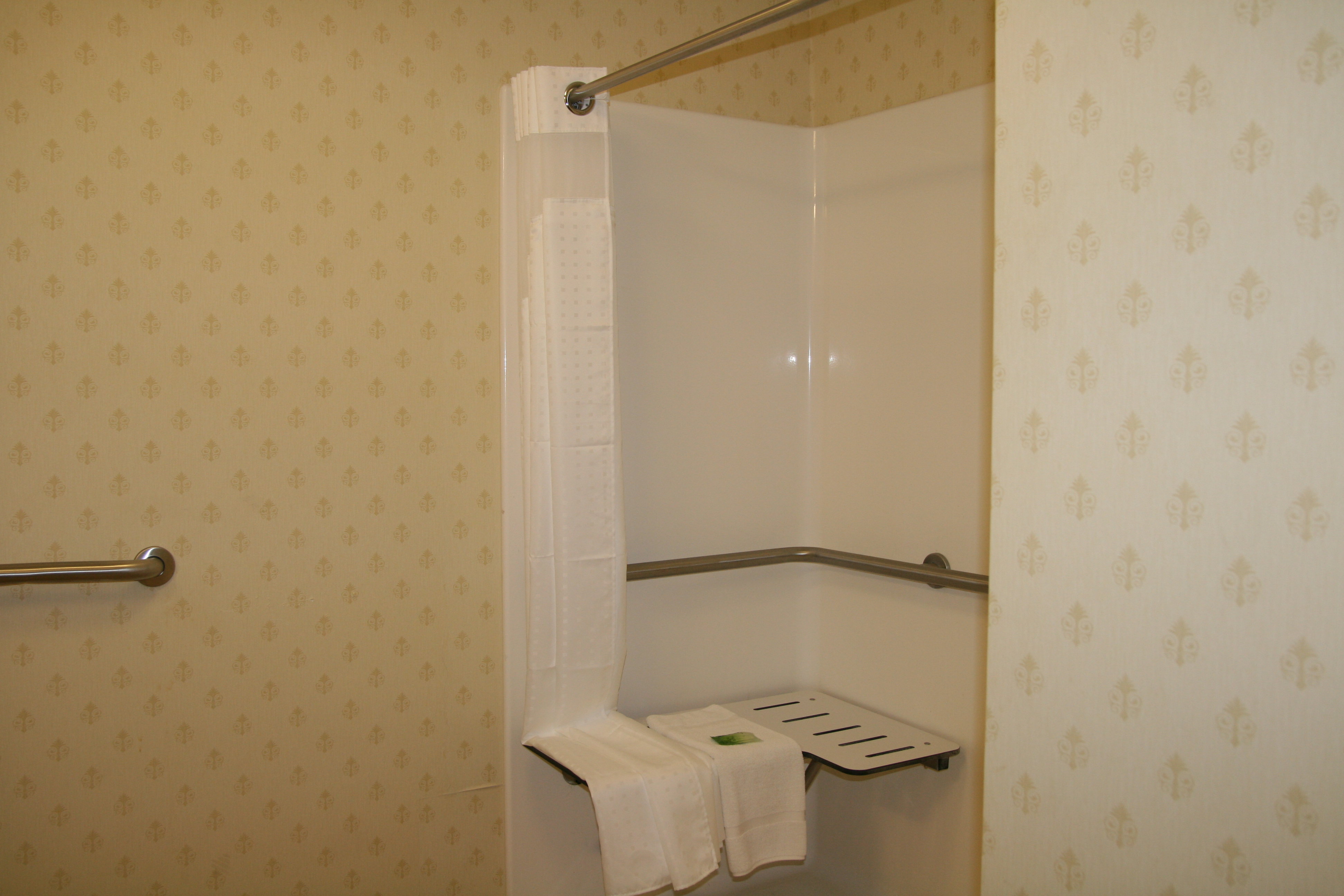 Holiday Inn Express Hotel And Suites Grenada 49/51