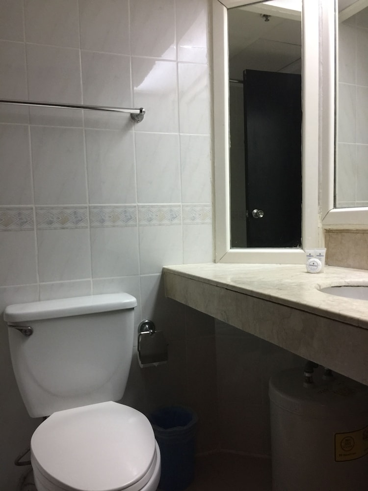 Golden Peak Hotel and Suites powered by Cocotel 14/63