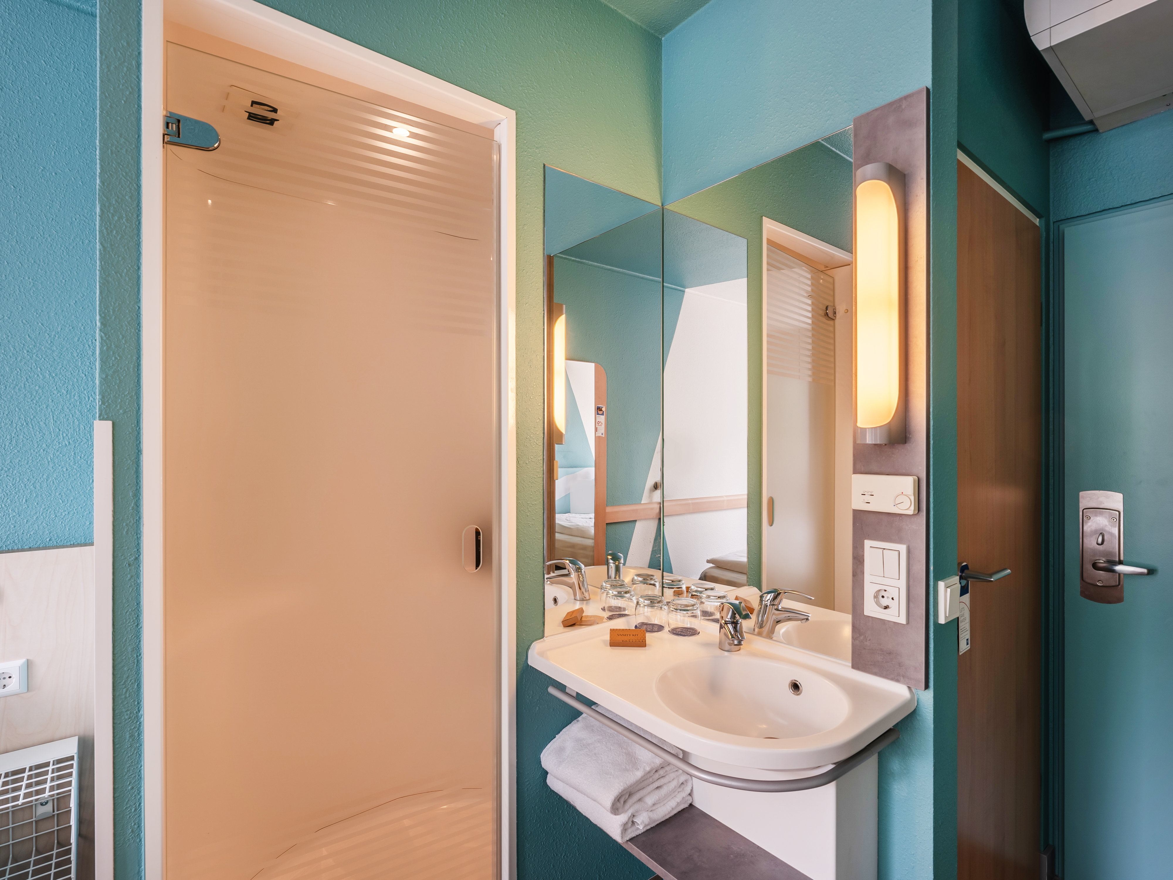 B&B HOTEL Freiburg-West 25/32