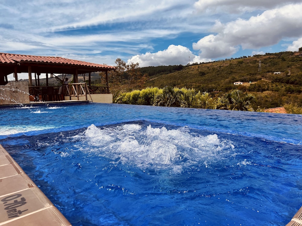 Hotel Campestre Palmas Del Zamorano 31/50