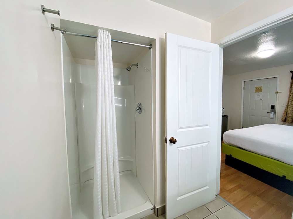 City Center Motel 50/50