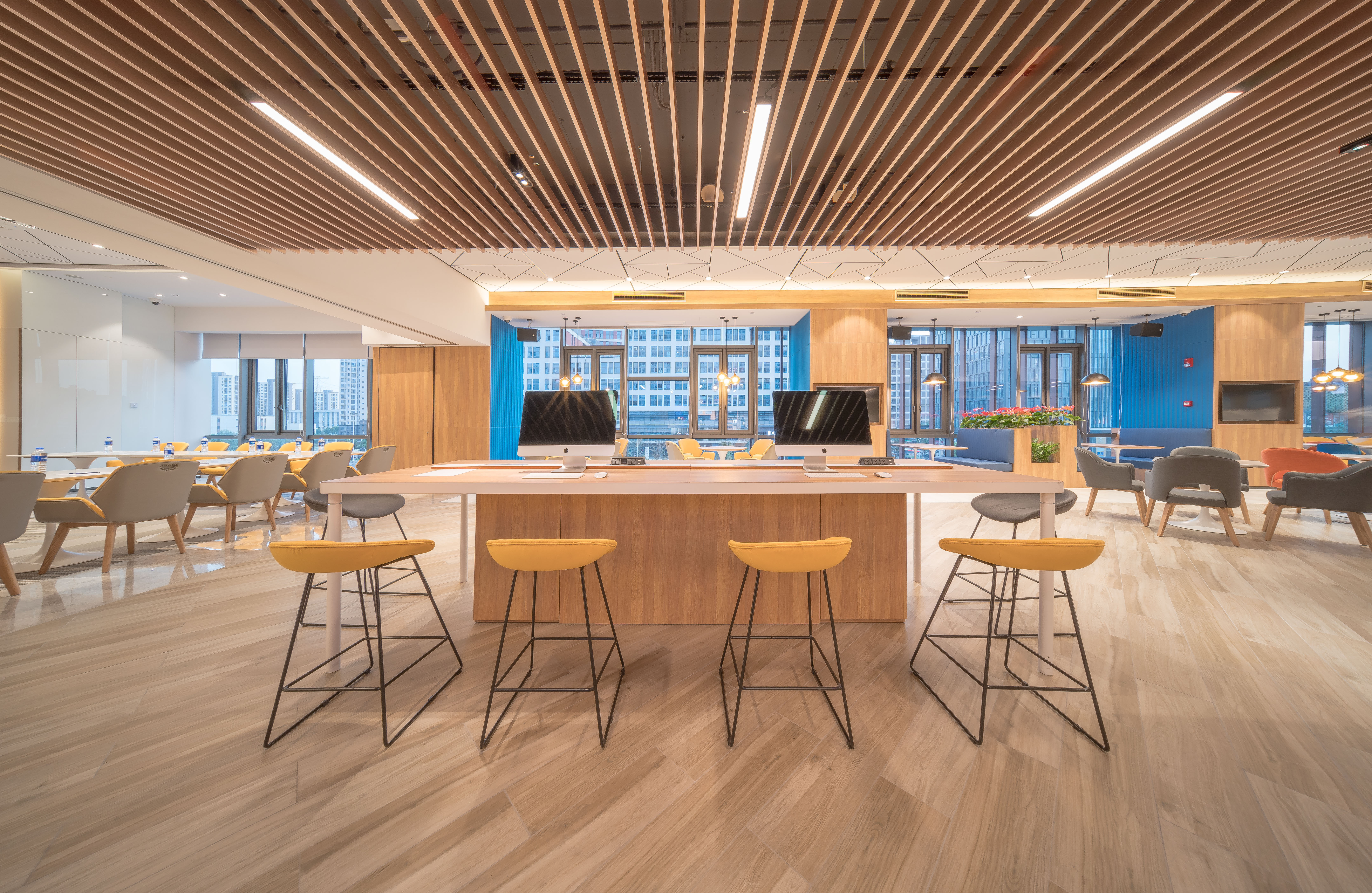 Holiday Inn Express Shanghai Huijin 17/24