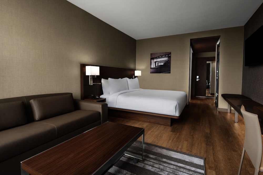 AC Hotel by Marriott Lansing University Area 16/49