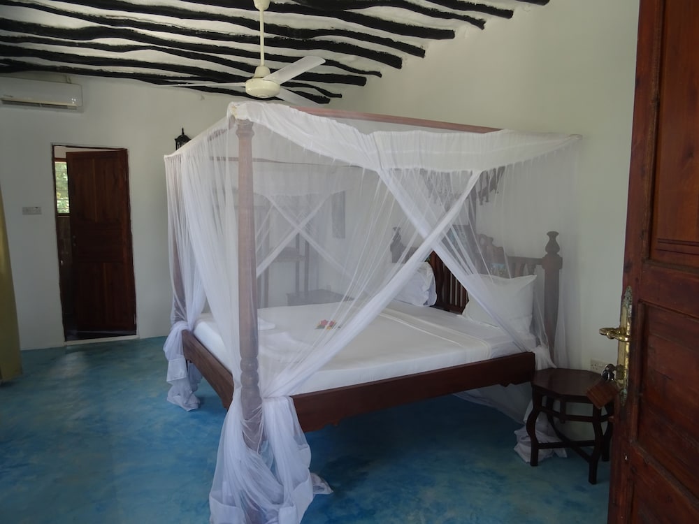 Makuti Beach Bungalows 36/65