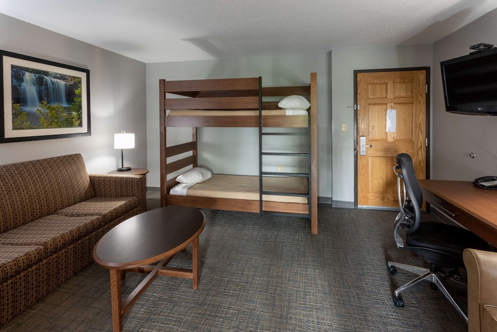 AmericInn by Wyndham Silver Bay 52/59