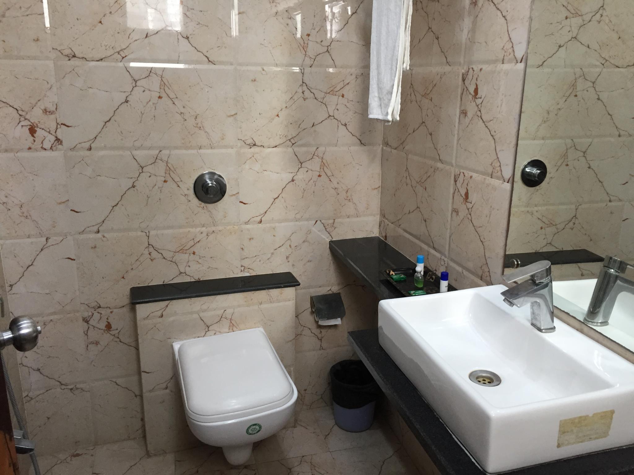 Oyo Rooms Mall Road Cantonment 45/46