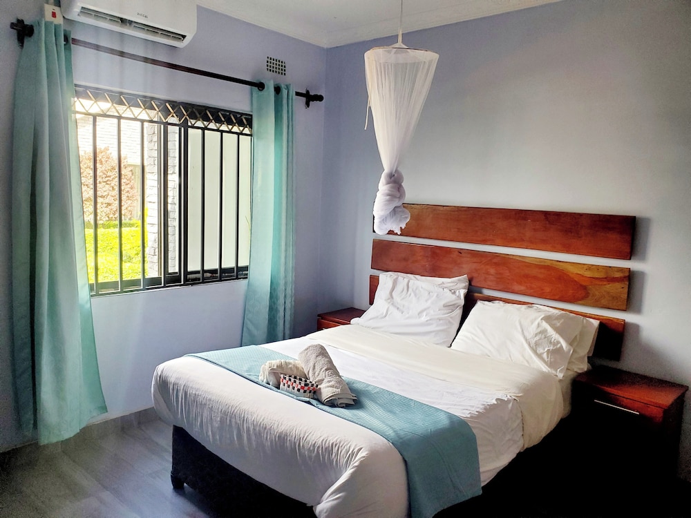 3 BEDROOMS, DESIGN, APARTMENT, POOL ACCESS