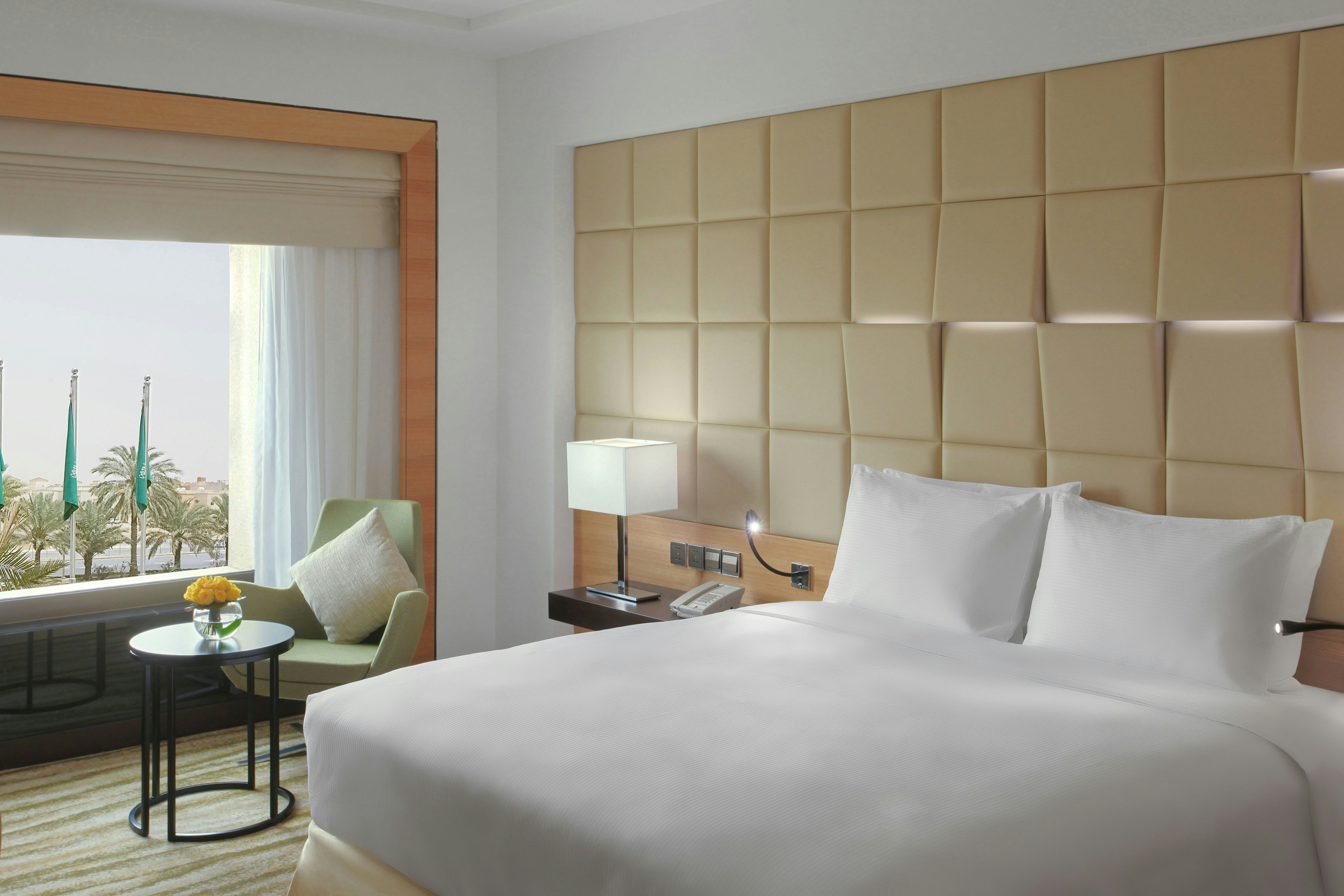 JUNIOR SUITE, KING BED