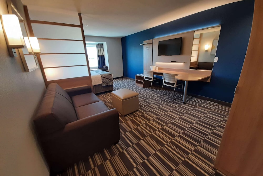 Microtel Inn Suites By Wyndham Loveland 16/22