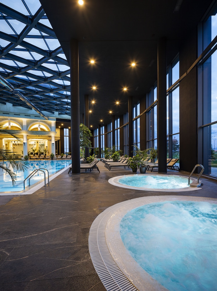 Kings' Valley Medical & Spa 17/50