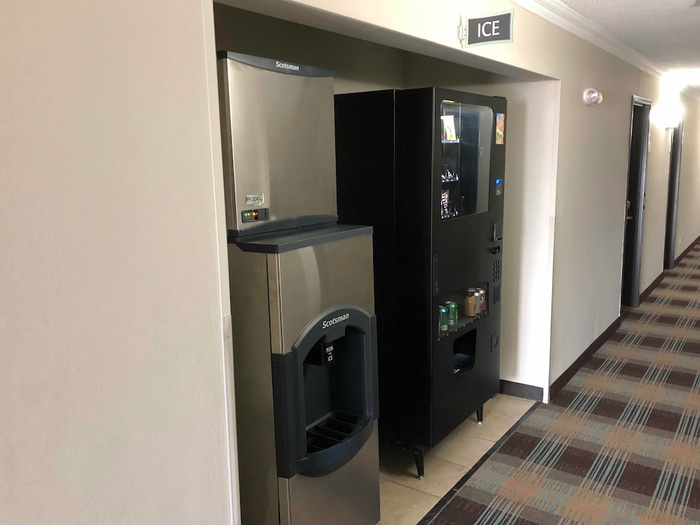 Countryside Inn and Suites Council Bluffs 31/57
