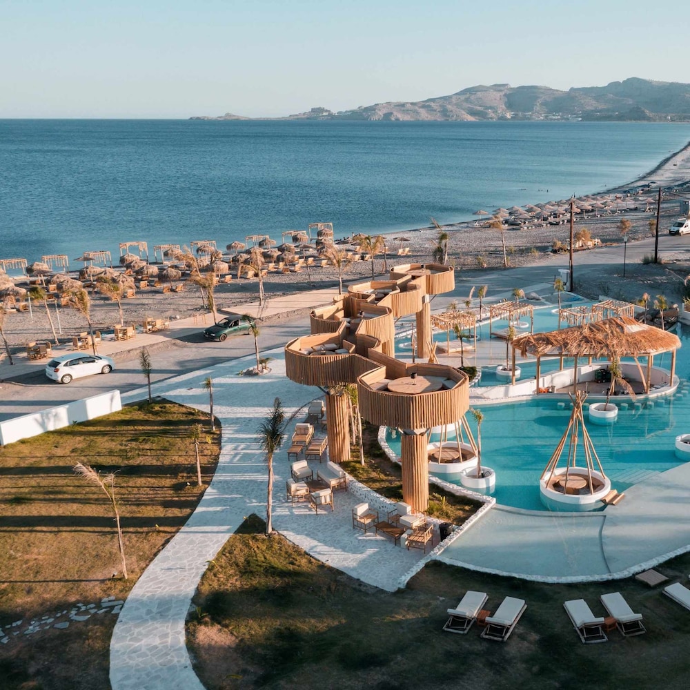 Alia Luxury Suites and Spa 167/169