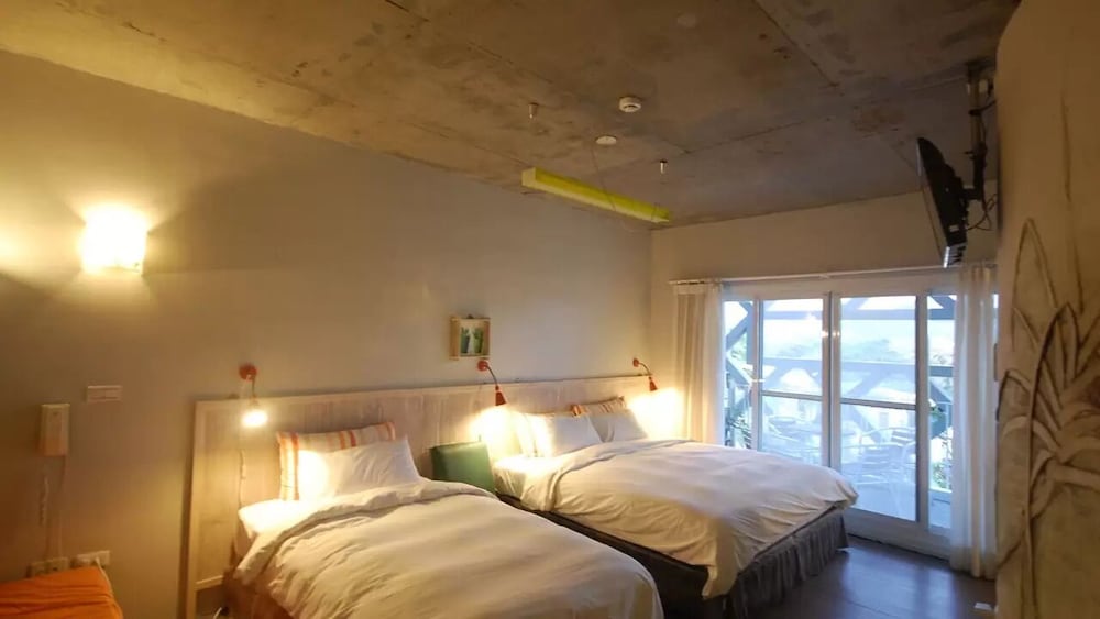 Orange Moon Inn 25/68