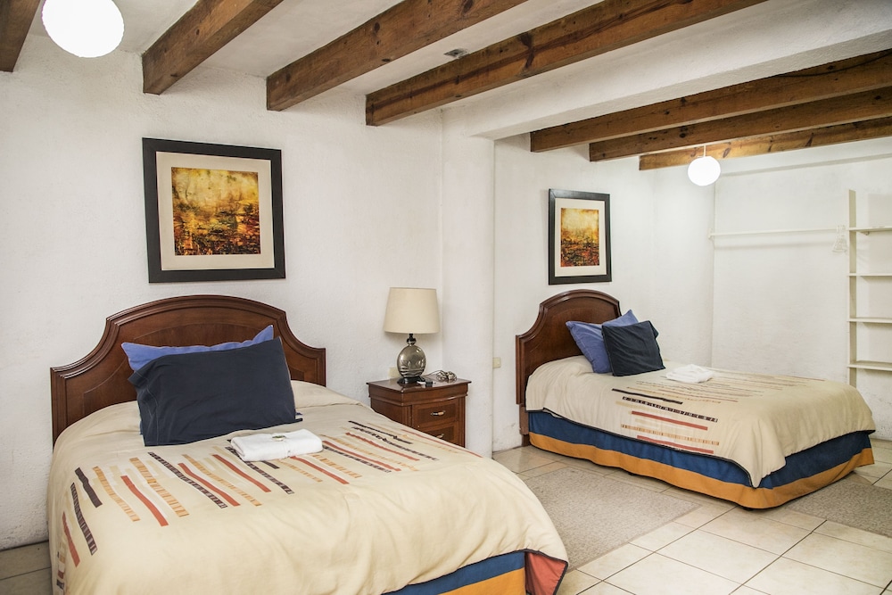 Tonancalli Hotel 4/22