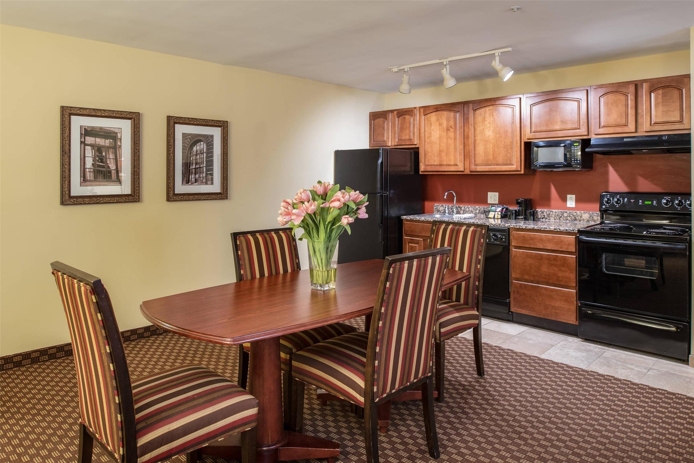 Clarion Collection Hotel Arlington Court Suites 20/28