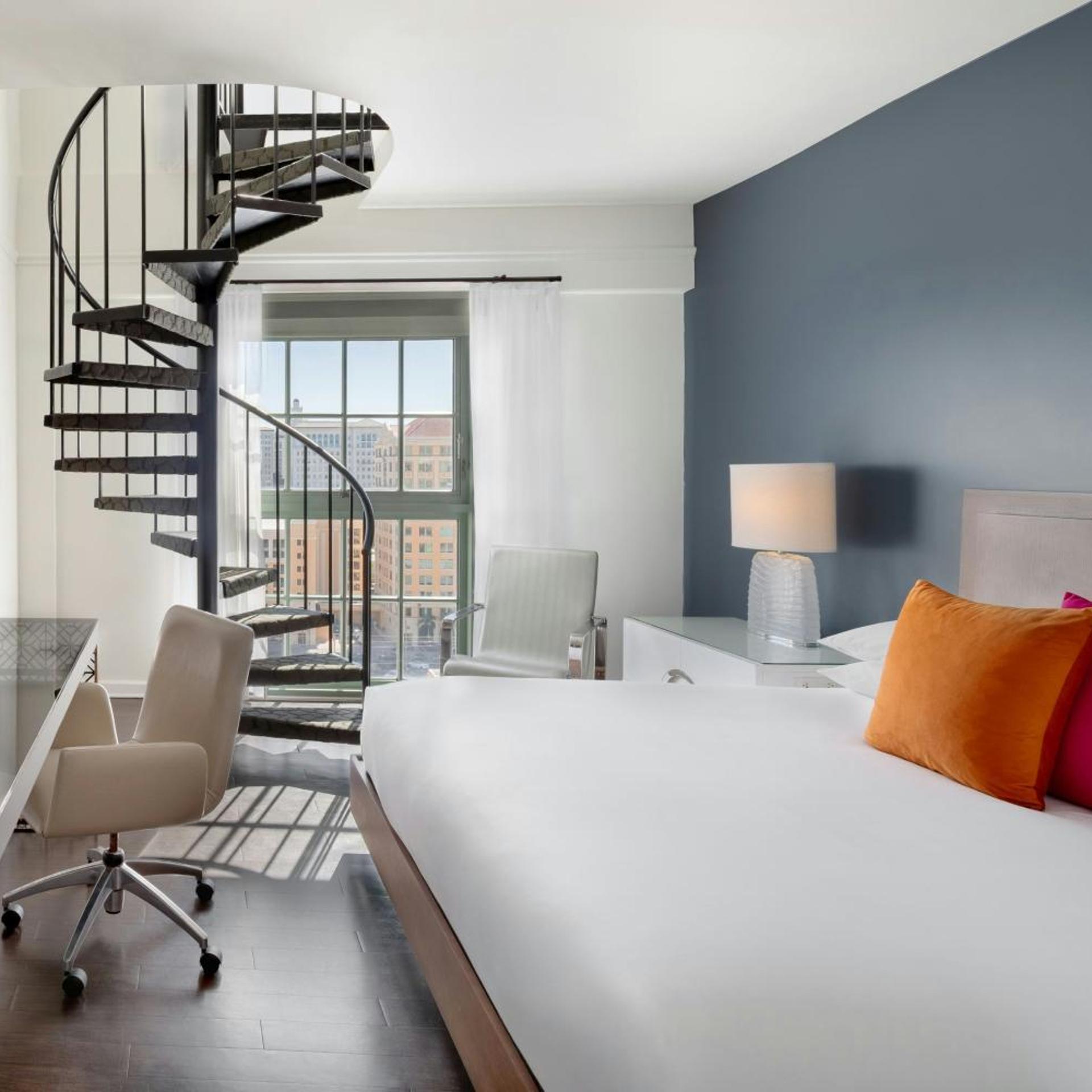1 Bedroom, Bi Level, Loft, Family, City View