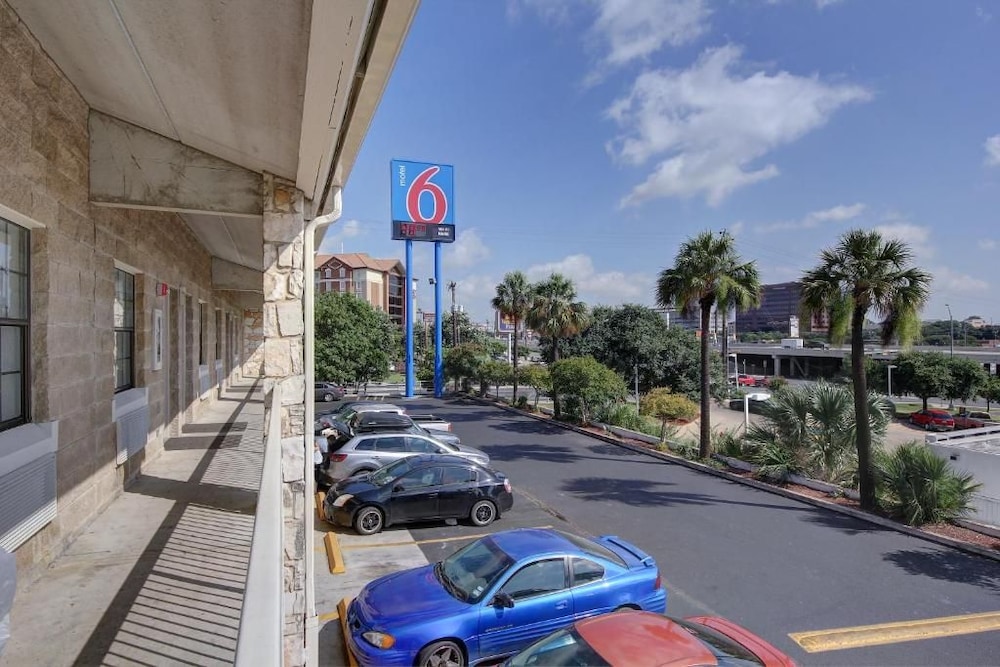 Motel6 San Antonio, TX - Northwest Medical Center 48/60