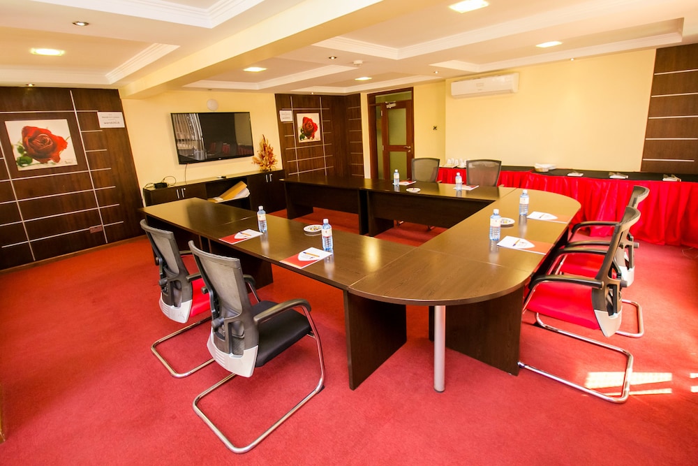 Waridi Paradise Apartment Hotel 69/72