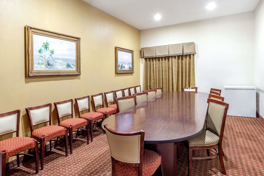 Ramada by Wyndham Locust Grove 21/29