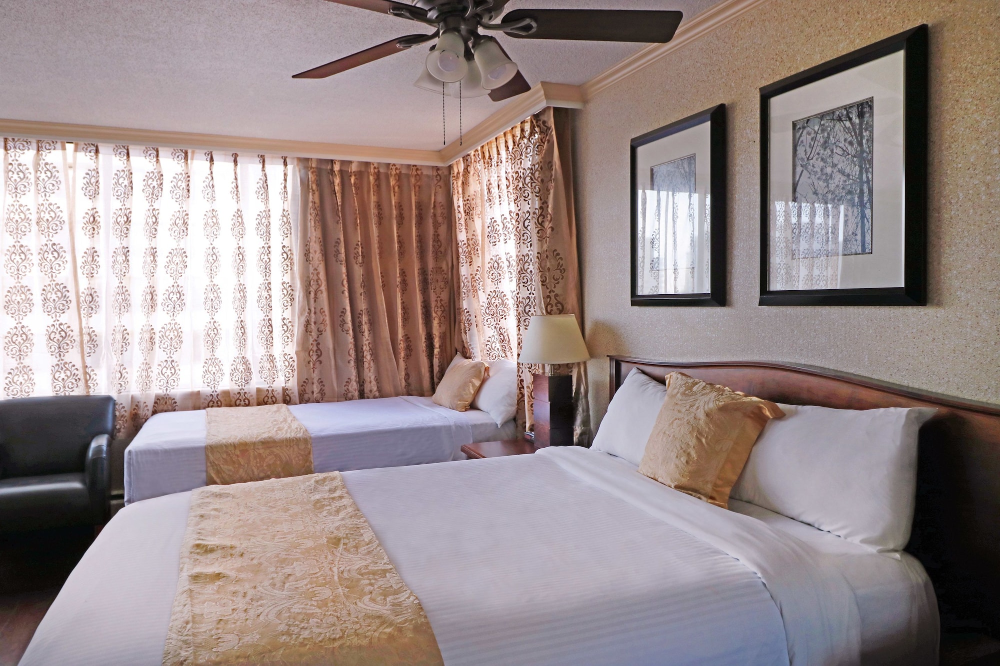Penthouse Suite, 1 Queen and 2 Double Beds, Harbour and City View, Patio
