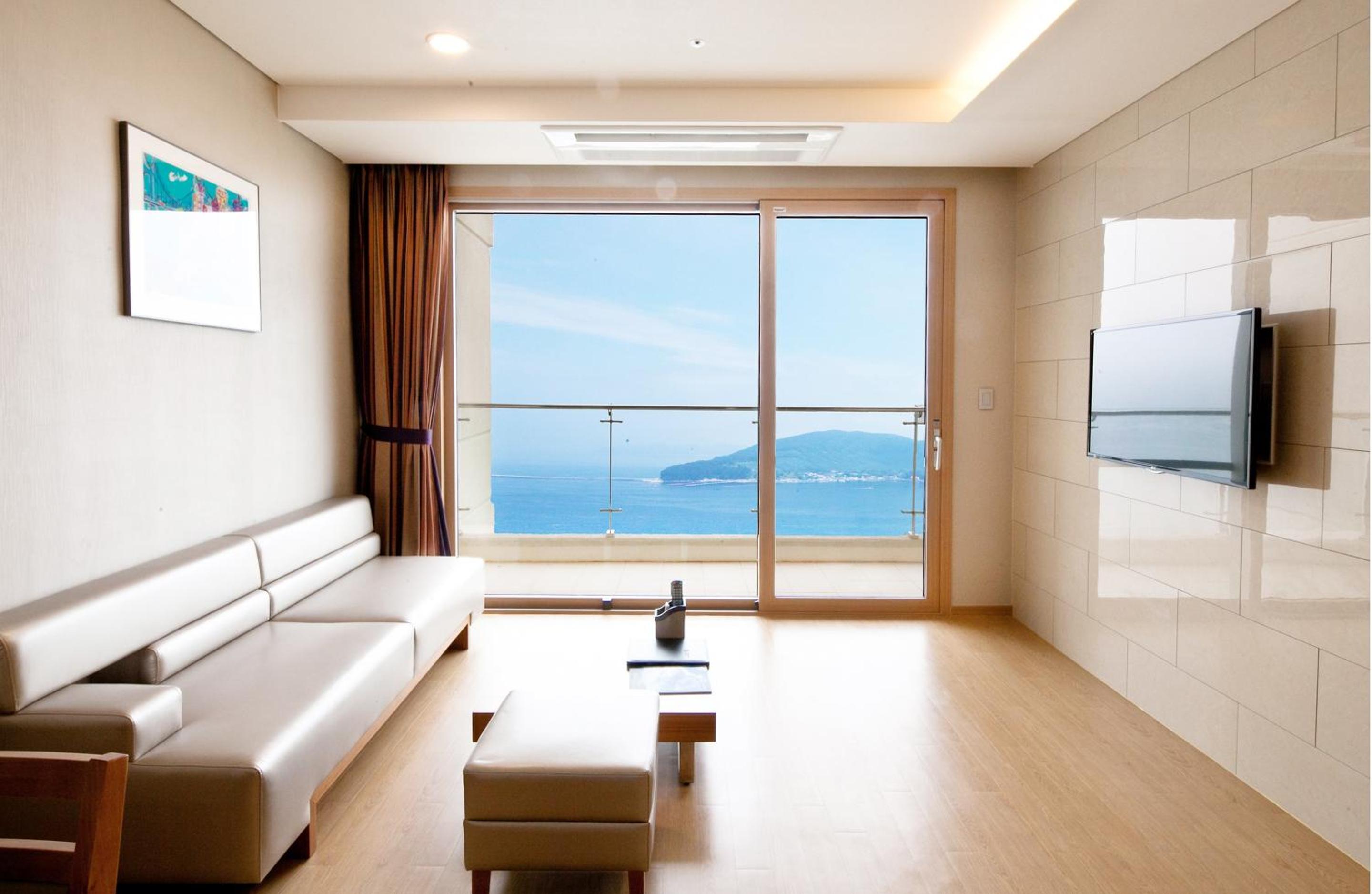 Suite, Panoramic View