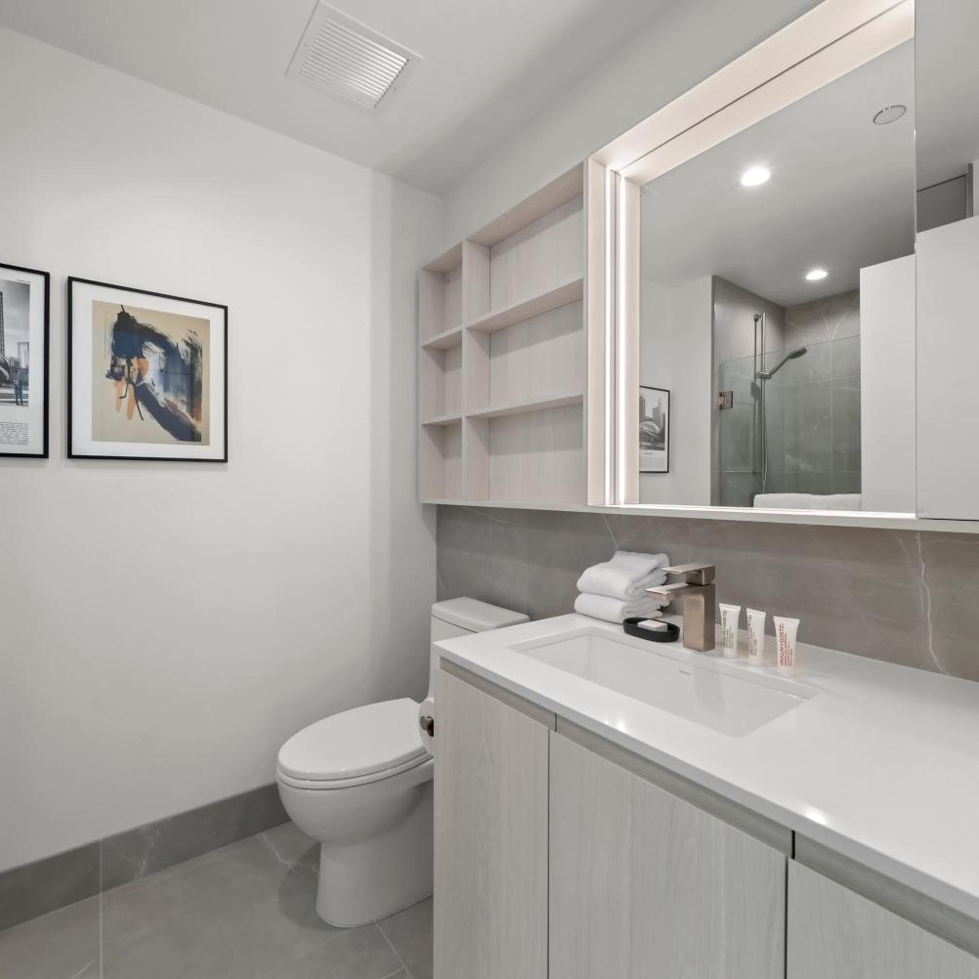 Studio, Suite, Level Chicago Fulton Market 4/5