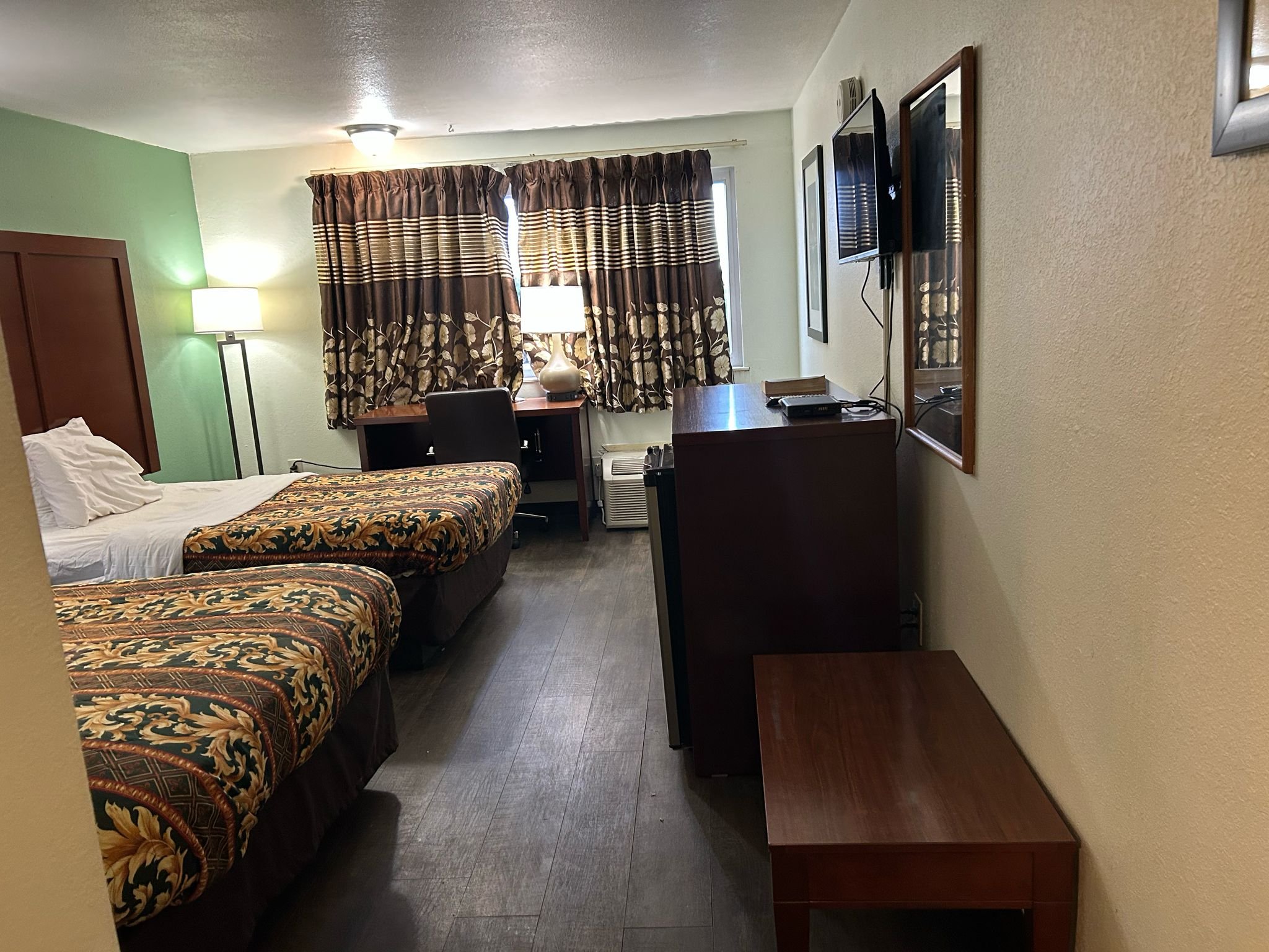 Hillcrest Motel by Oyo Aurora near Lawrenceburg 13/35