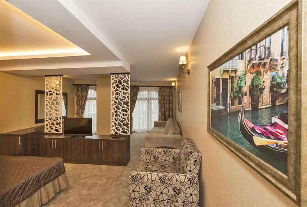 Rayelin Hotel Old Town 35/50