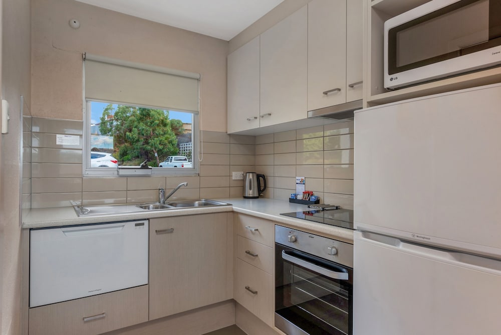 BAY VIEW VILLAS 7/64