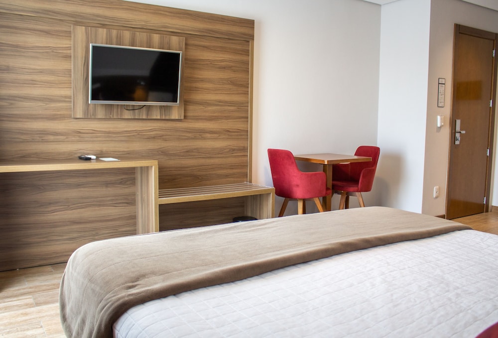 Hotel Fioreze Centro 24/79
