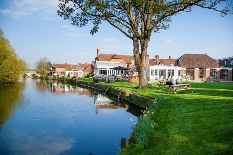 Legacy Rose And Crown Hotel 55/59