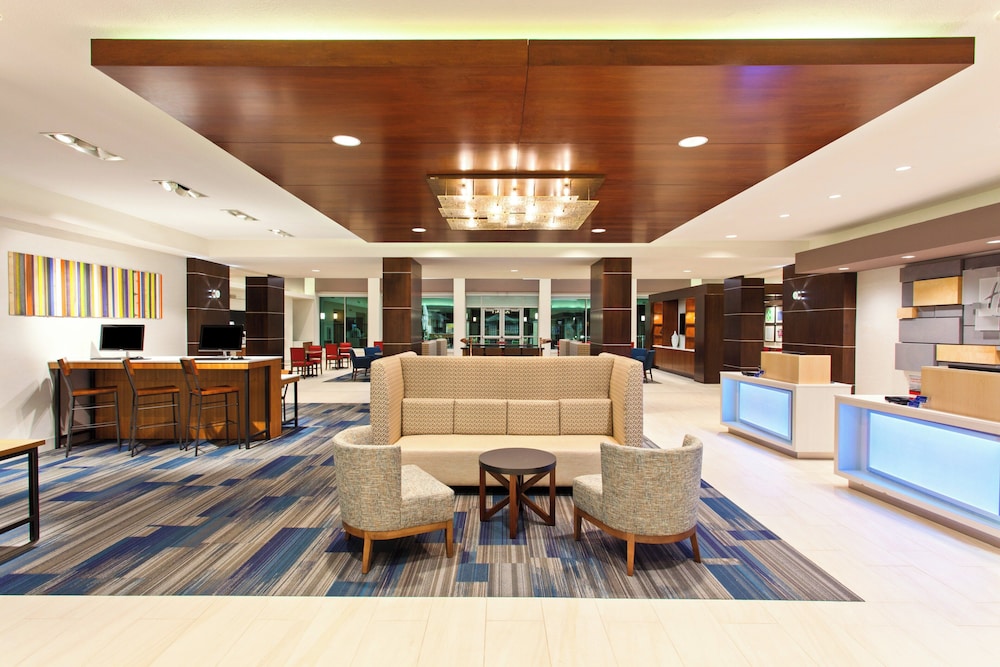Holiday Inn Express & Suites Houston S Medical Ctr Area 7/50