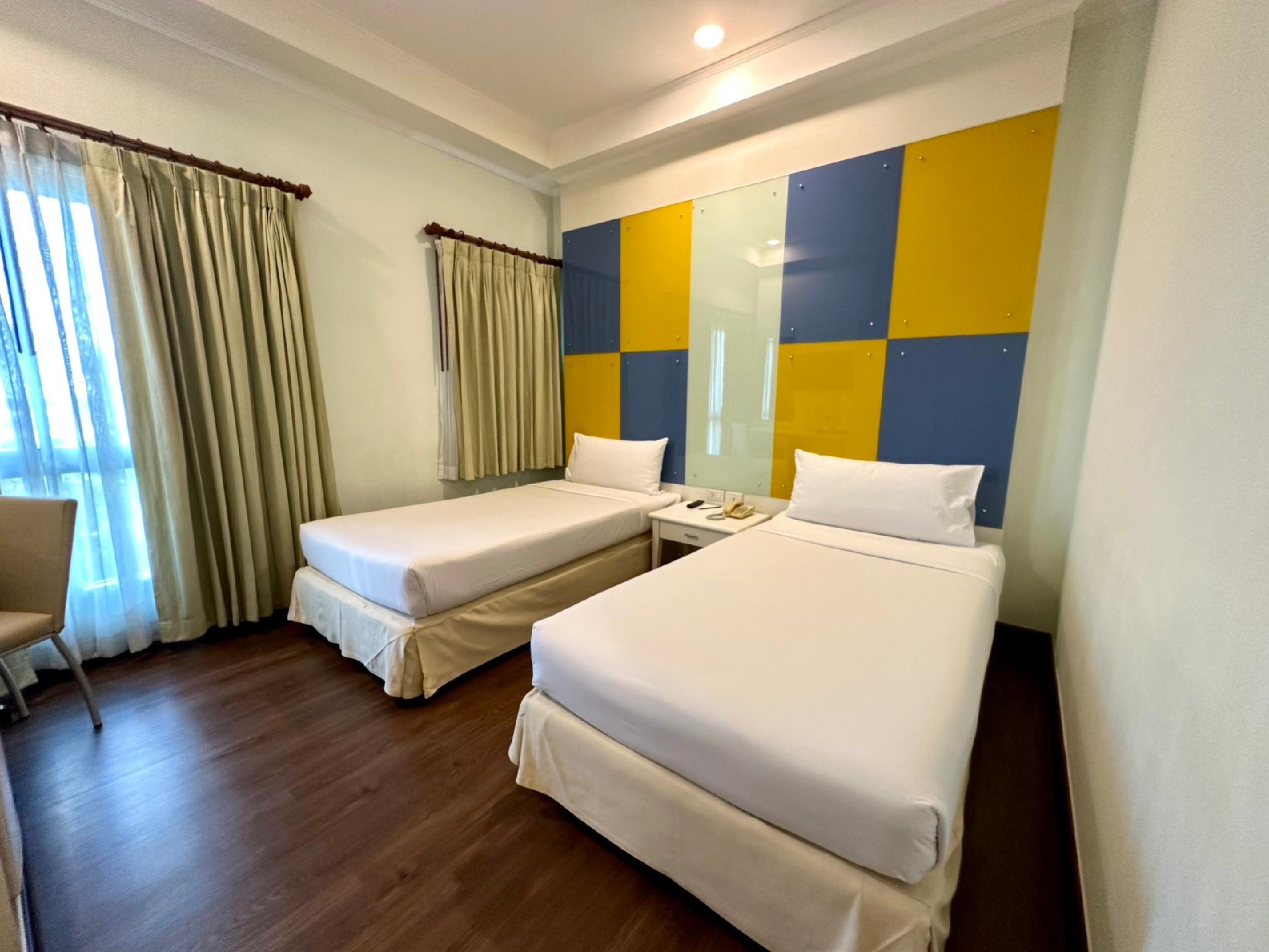 Standard, Twin Beds