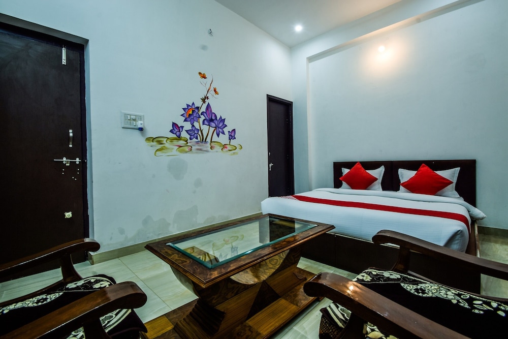 Oyo 10682 Hotel Blue Lotus 12/17