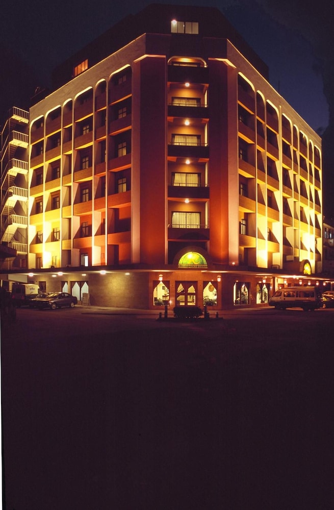 Royal Court Hotel 1/38