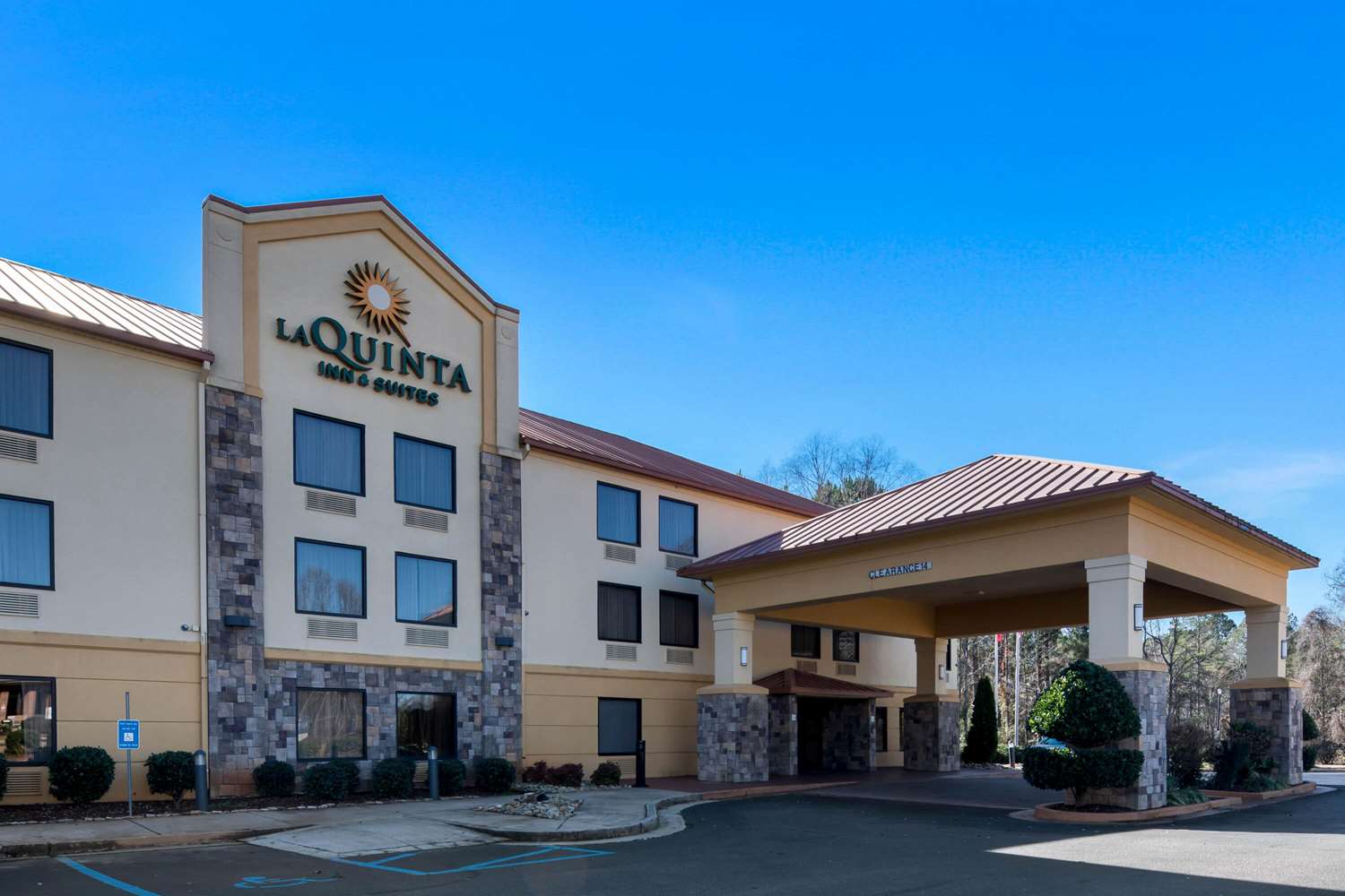 La Quinta Inn and Suites by Wyndham LaGrange / I-85 image