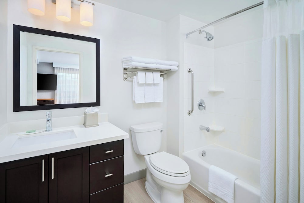 TownePlace Suites by Marriott Mississauga – Airport Corporate Centre 62/63