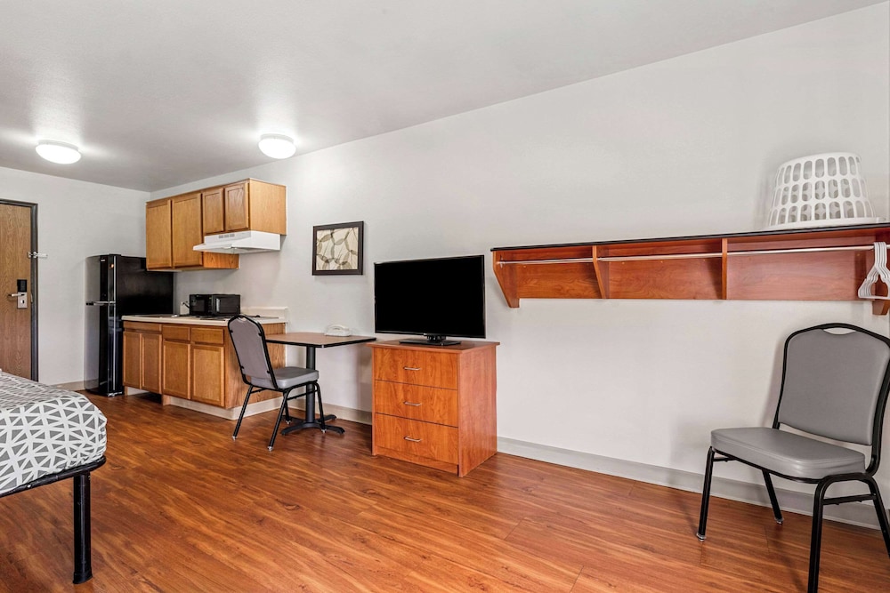 WoodSpring Suites Tulsa 32/39