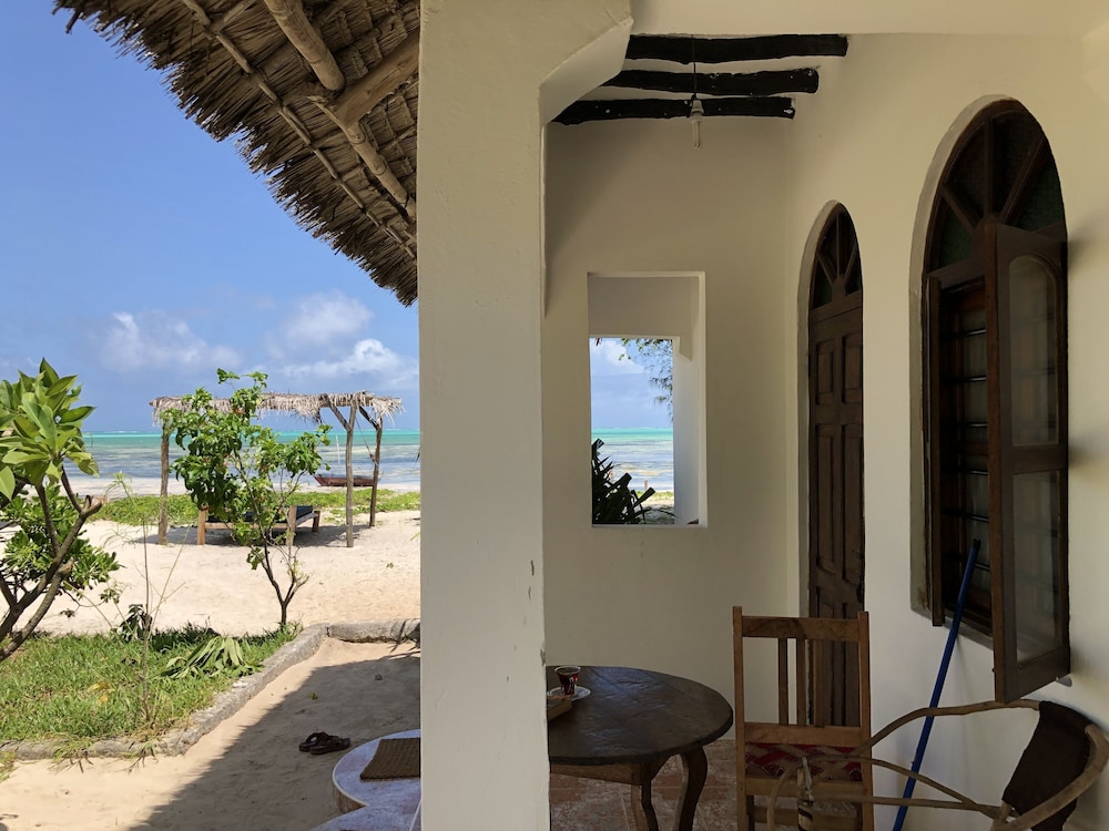 Blue Earth Beach Bungalows 66/72