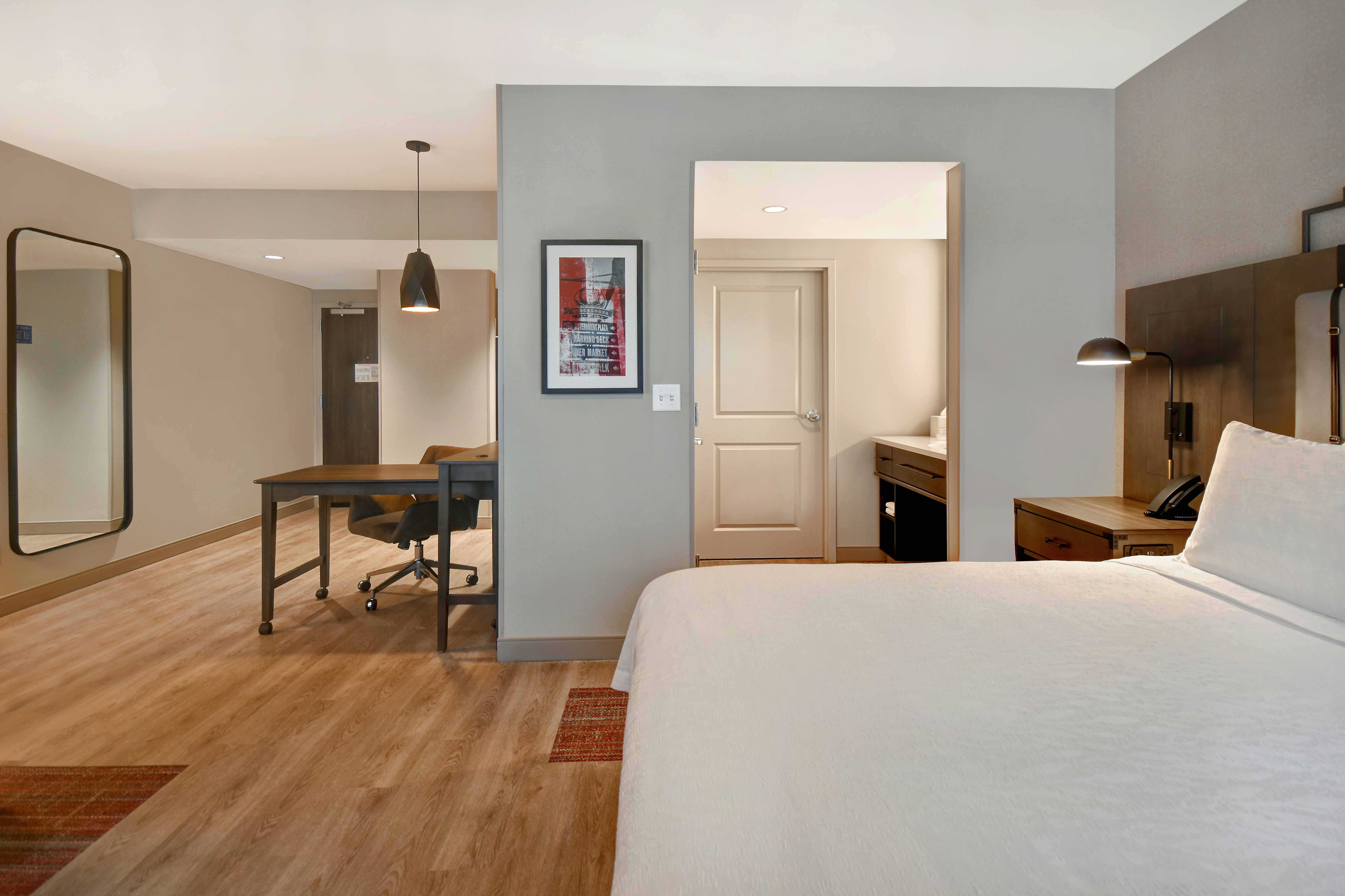 STUDIO, SUITE, KING BED