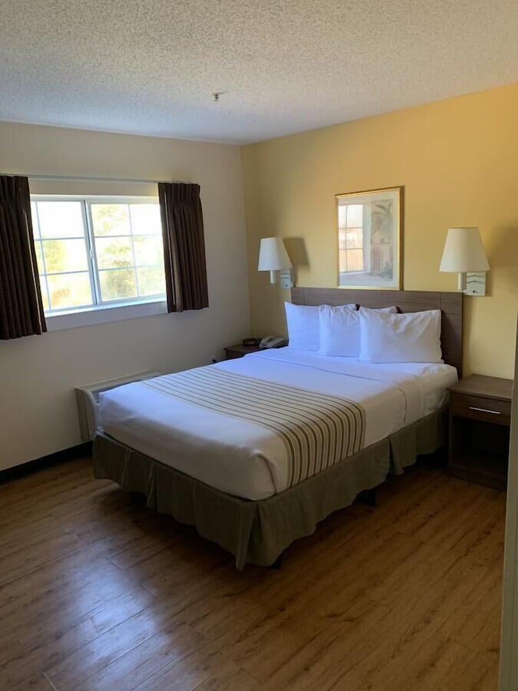 غرفة ديلوكس بسرير كوين، Motel6 Myrtle Beach, SC 2/6