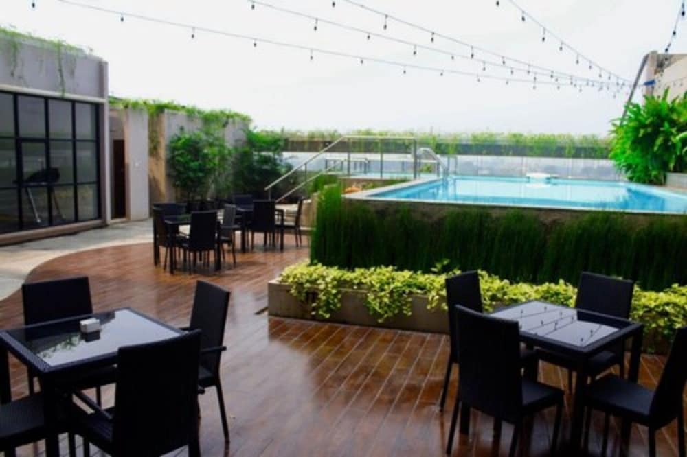 Hotel Santika Mega City Bekasi 43/49