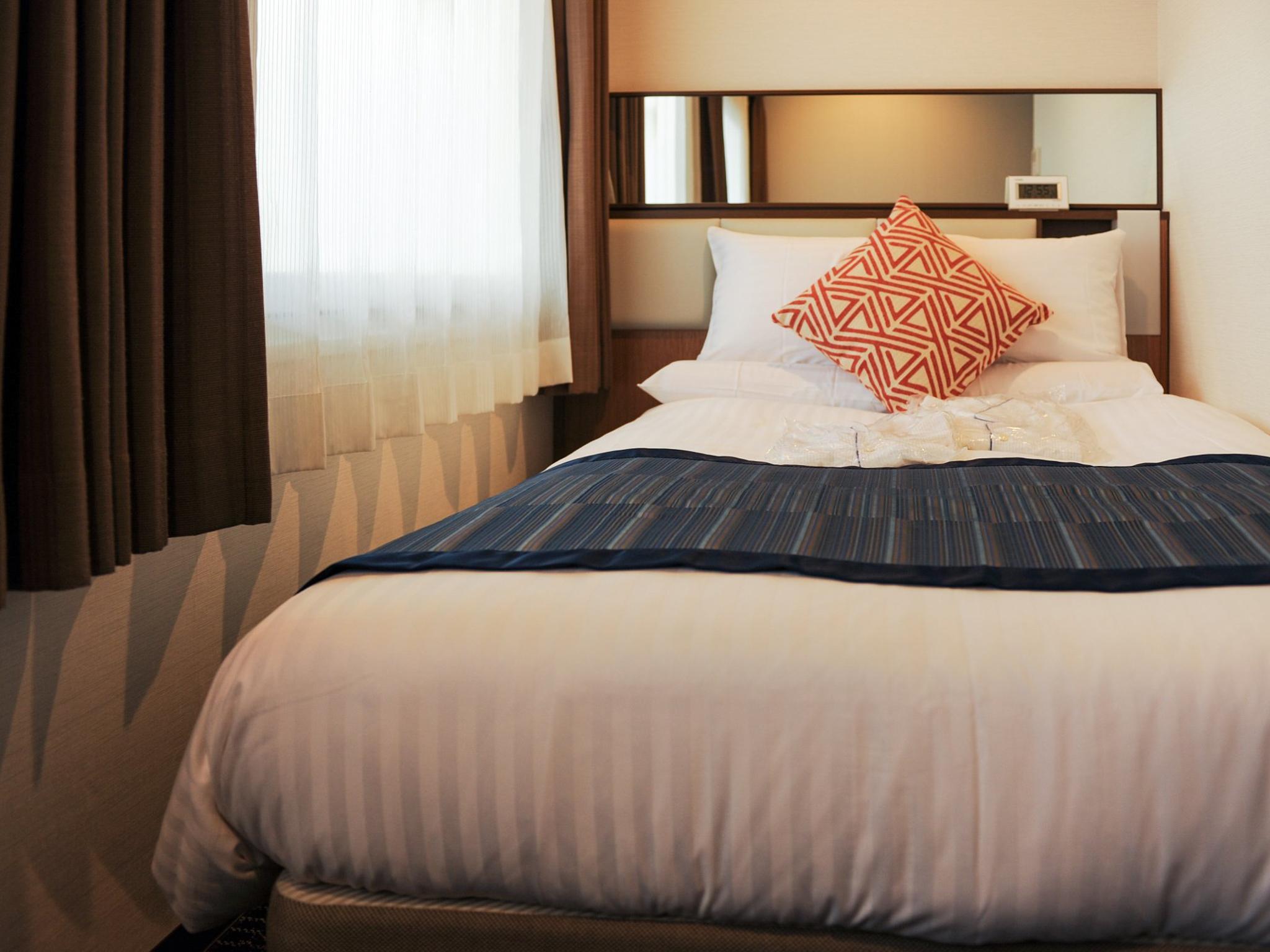 Semi Room, Superior, Semi Double Bed, Small, Smoking