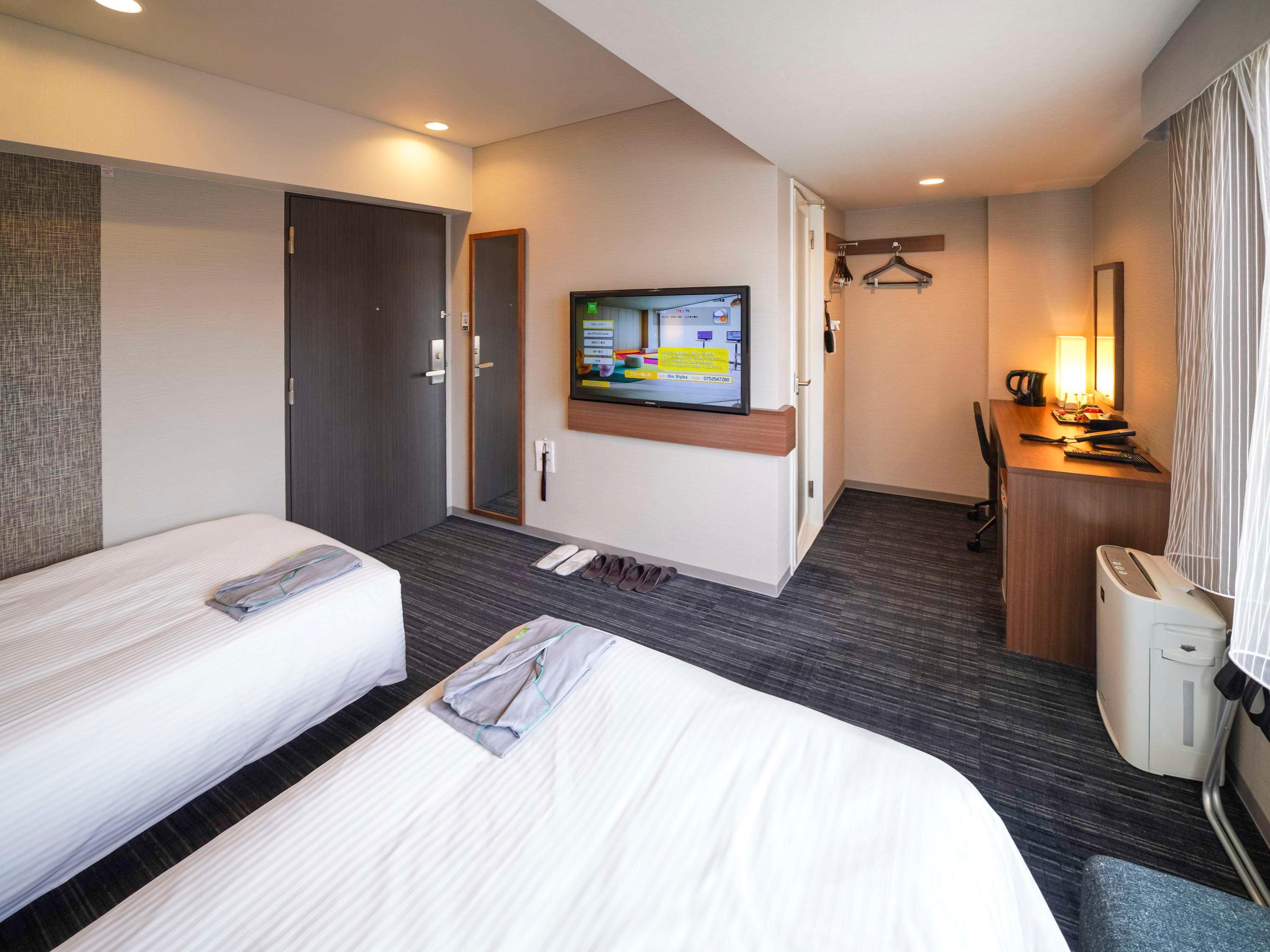Room, Twin Beds